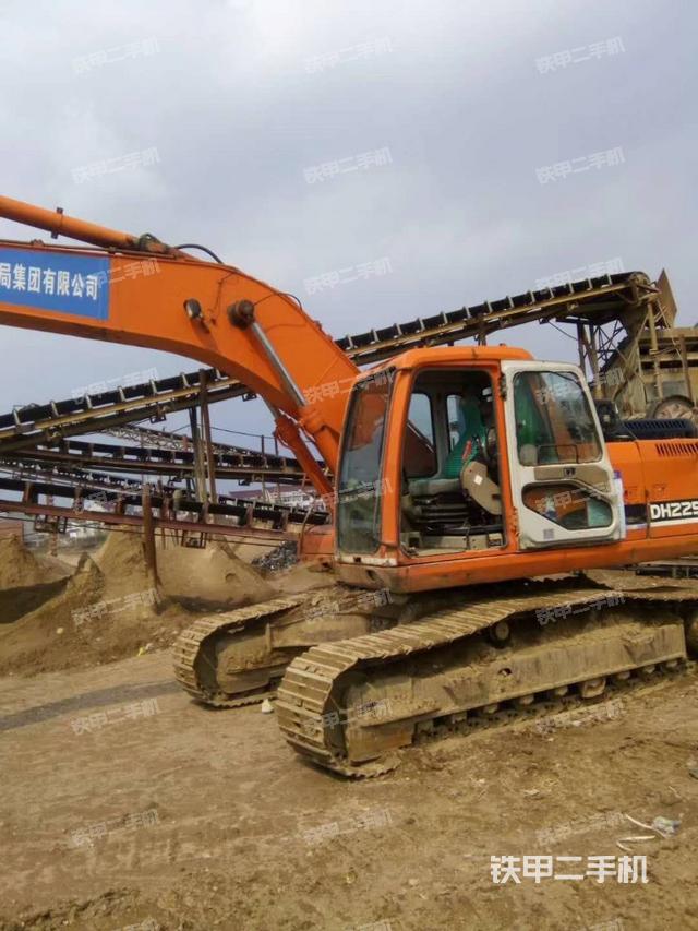 斗山DH225LC-7挖掘機(jī) 建筑工程機(jī)械租賃的可靠之選